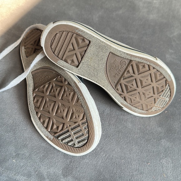 Converse youth size 1 sneakers - Picture 4 of 5